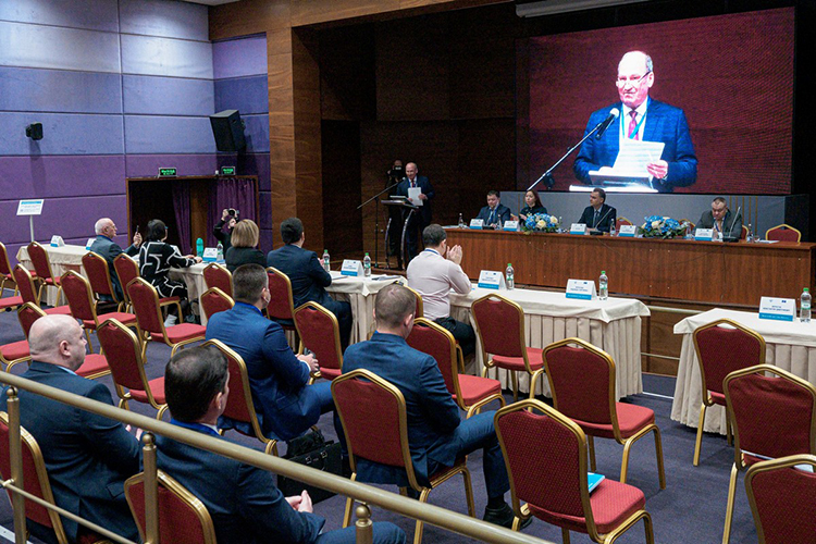 Собравшихся от имени судебной системы республики приветствовал председатель Верховного суда республики Татарстан Ильгиз Гилазов