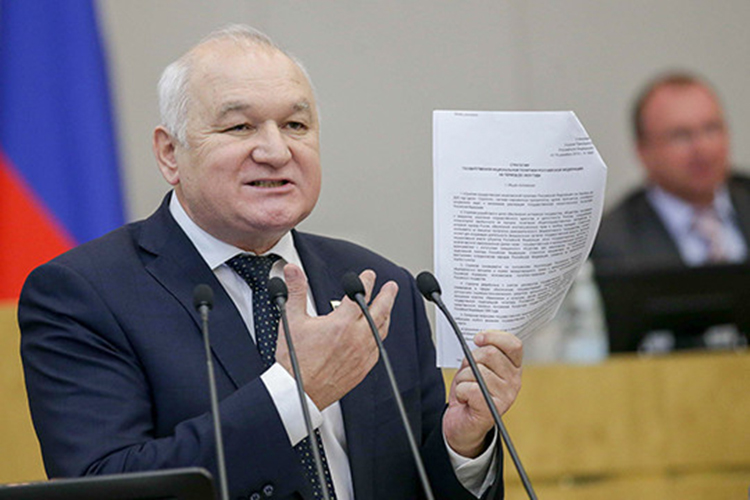 Ильдар Гильмутдинов удивил, пожалуй, больше других, поскольку на днях отстаивал поправки республики (большей частью проигнорированные) в профильном комитете Госдумы