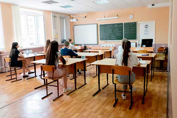 В Саратовской области на этой неделе уже закрыли школы из-за вспышки ОРВИ: на «удаленку» перевели 8 тыс. школьников, из которых у 2 тыс. диагностировали коронавирус