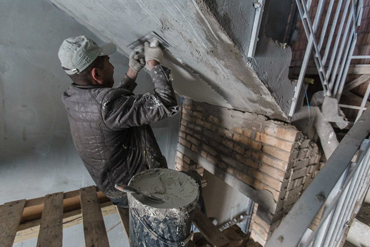 В этом году в Казани отремонтировали 293 многоквартирных дома за 2,9 млрд рублей: обновили кровлю, фасады, заменили инженерные сети и лифты. Работы выполнили на 98%