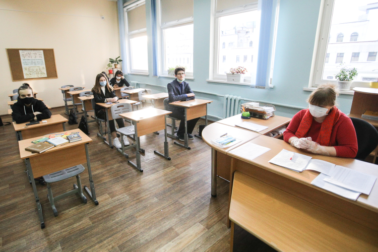 Отмечается, что в Казани 100% преподавательского состава вакцинированы или имеют медотводы