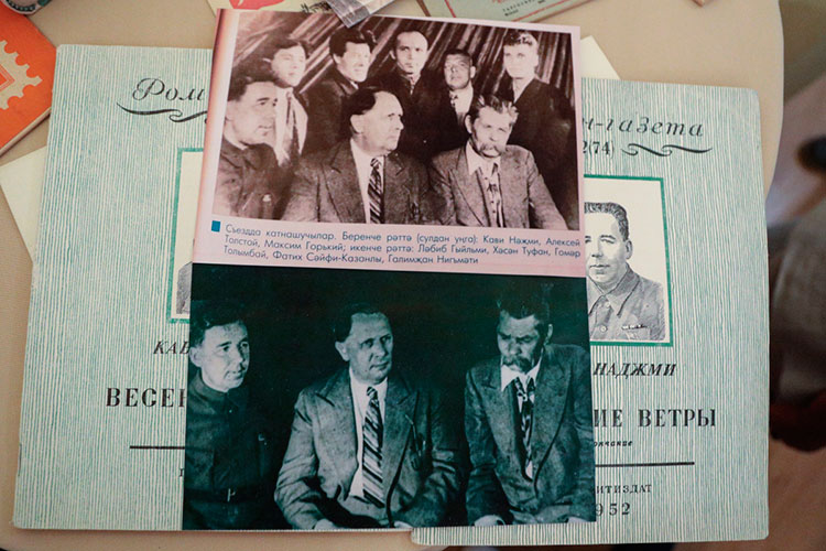 Так, в 1934 году на Первом Всесоюзном съезде советских писателей, по предложению М. Горького, в повестку дня дополнительно был внесен доклад о татарской литературе, с которым выступил К. Наджми