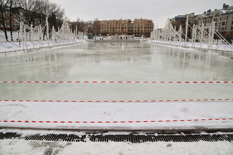 24 декабря откроется каток в парке «Черное озеро»