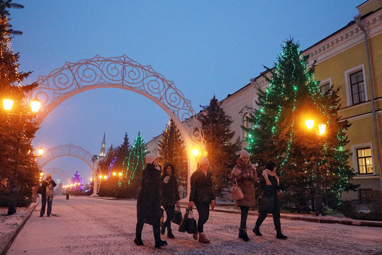В этом году итальянцы осветят и Кремлевскую — 11 заметных арок зажгут на отрезке от улицы Чернышевского до нацмузея