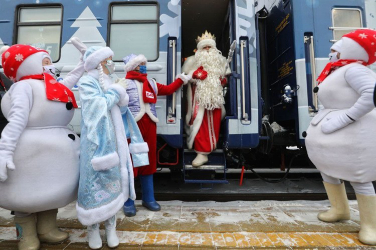 В Казани на прошлой неделе уже побывал праздничный паровоз Деда Мороза