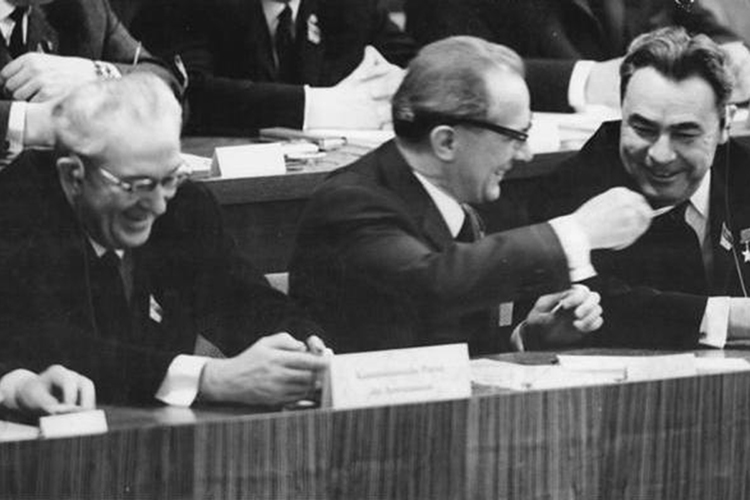 На фото Ю. В. Андропов, Э. Хонеккер и Л. И. Брежнев (1967 г.)