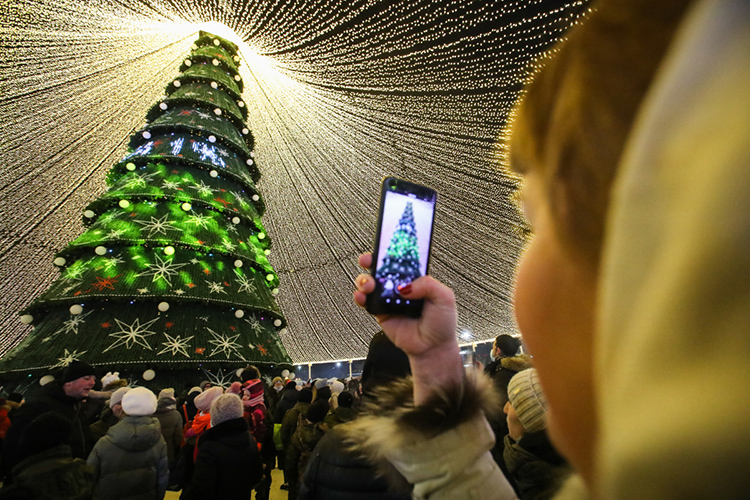 The opening of the main Christmas tree, the concert of Mubai and the Focus-Pocus Show: 15 ways to have fun in Kazan