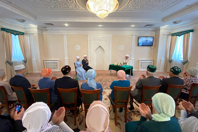 «У нас как в самой мечети, так и на территории комплекса располагаться залы, где можно незабываемо отметить никах, на любое количество гостей, с разнообразным меню татарской кухни»