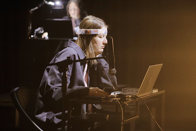 Иннополис пришел в MOÑ: 8-часовой перформанс о цифровом порабощении человечества