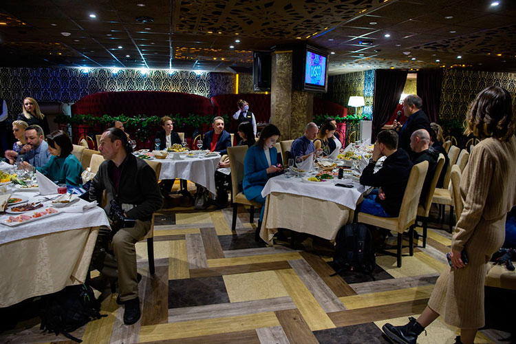 Ежегодная встреча ПАО «КАМАЗ» со СМИ прошла в формате ужина-корпоратива с развлекательной программой
