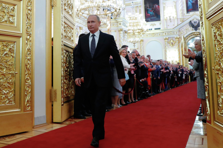 «Путин почти гарантировано останется президентом на неопределенный срок, обитатели «кремлевских башен» засуетились, так как в новую путинскую Россию будущего возьмут не всех»