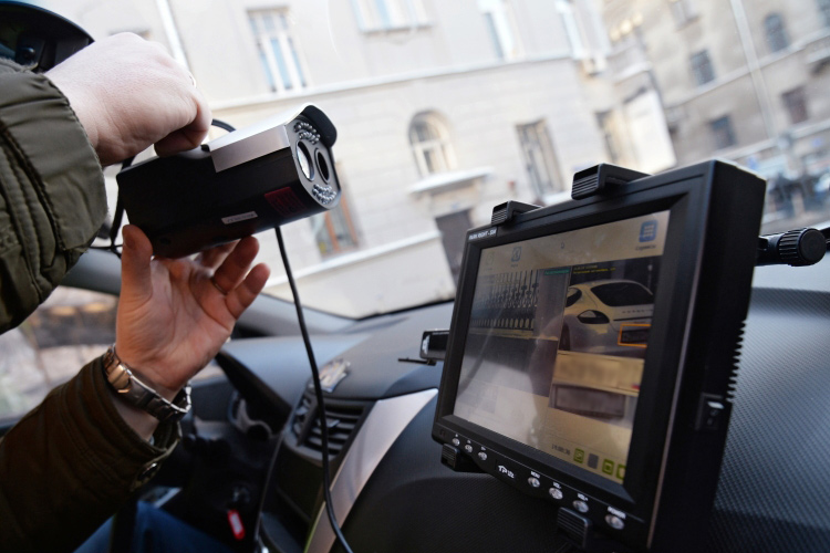 Видеофиксатор «Паркон» в основном предназначен для выявления нарушений правил парковки с помощью специальной камеры, которую устанавливают в салоне транспортного средства