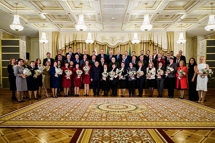 В Казанском Кремле наградили орденами, медалями и почетными грамотами