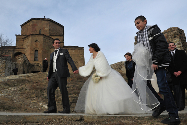 «Свадеб много. Грузинские, азербайджанские — проходят с размахом»