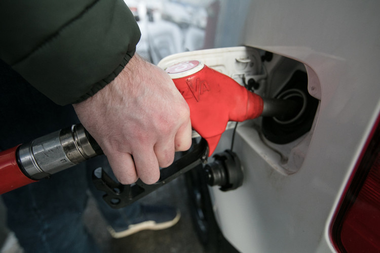 Повышение цен на топливо стало искрой, подорвавшей пороховую бочку