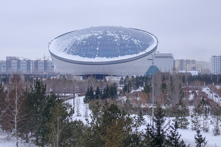 Буквально недавно появилась информация, что Назарбаев находится в столице Казахстана. Однако никакой охраны у «Назарбаев Центра» (на фото), его нынешней резиденции, нет