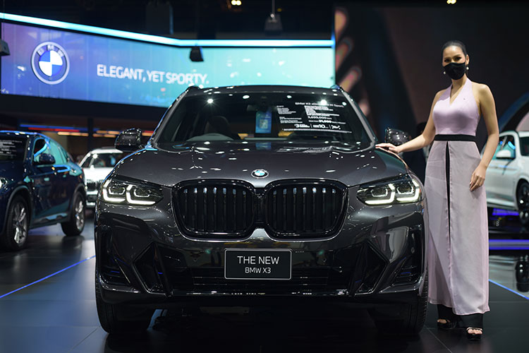 У BMW по сравнению с AUDI прирост продаж выше почти в 3,5 раза — 17%.