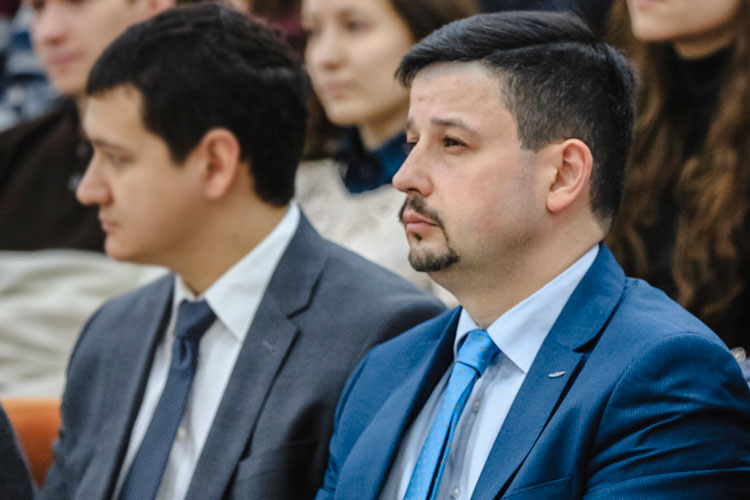 Стоит отметить, что это, возможно первое первое самостоятельное менеджерское решение для нового ректора ТИСБИ Алексея Лопатина