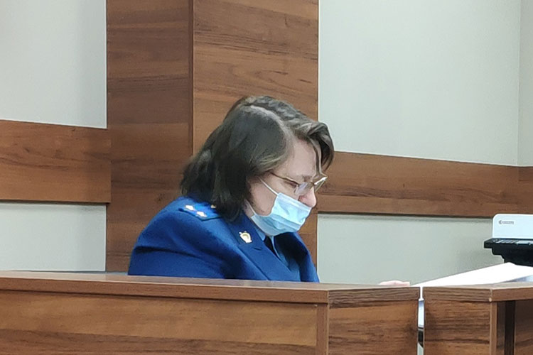 В суде гособвинитель Светлана Белова ожидаемо просила не выпускать фигурантов дела на свободу