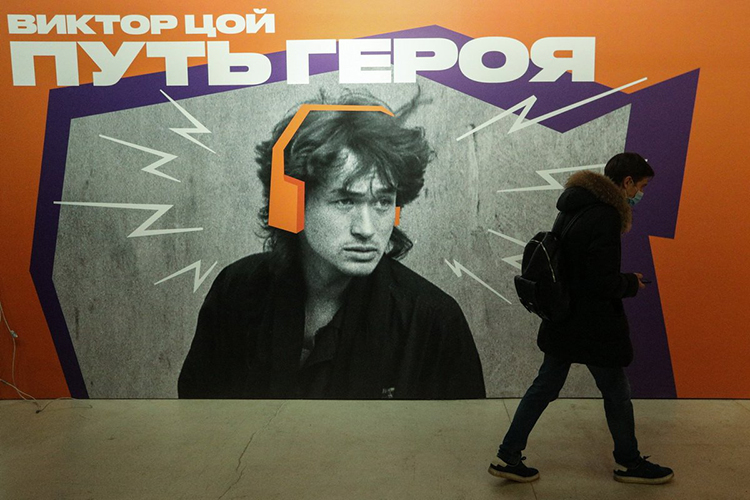 «Как в кино»: возле Кремля открывается выставка-блокбастер к 60-летию Виктора Цоя