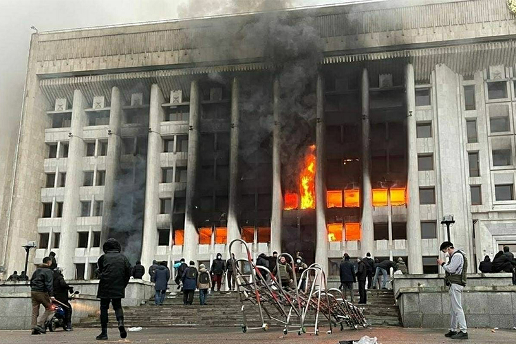 «У нас что, Путину памятники ставят? Даже город Владимир не стал Владимиром Владимировичем!»