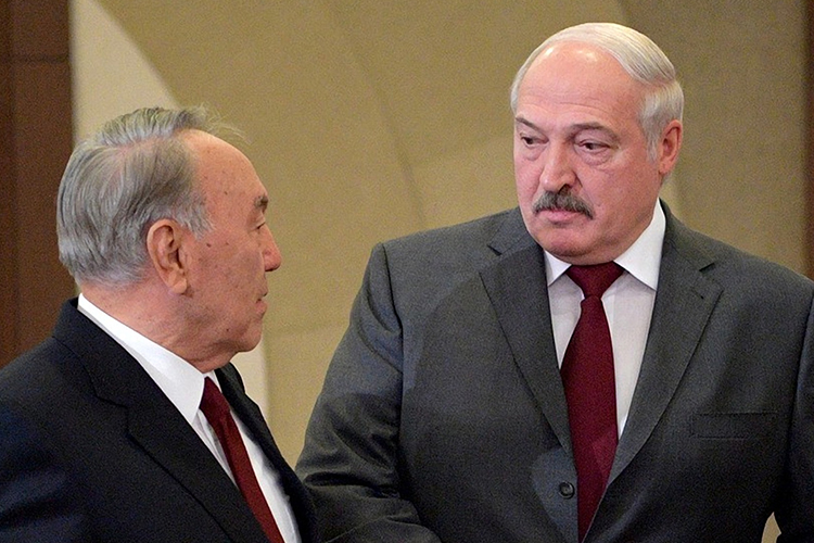 Лукашенко приказали из Москвы? Кому Батька предрек «казахский сценарий»