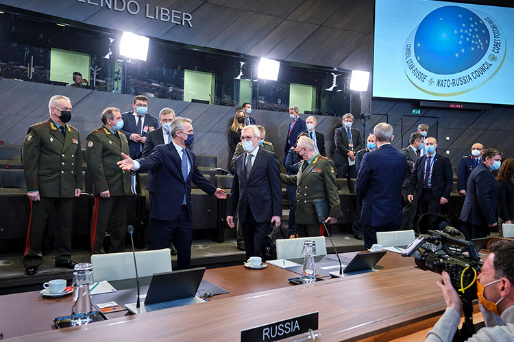 На фоне политических заявлений Йенса Столтенберга на заседании совета Россия-НАТО рынок российских акций падал несколько дней