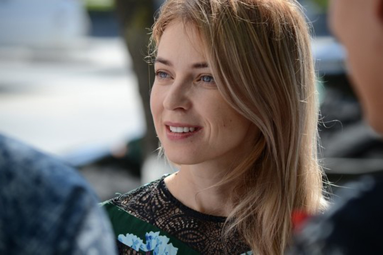 Наталья Поклонская, которая заявила, что ее назначение послом в Кабо-Верде, куда ее провожали в прошлом году, так и не состоится