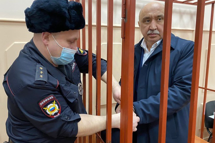 Сенсационные заявления прозвучали на заседании в Мосгорсуде, где Ильшат Гафуров в понедельник оспаривал водворение в СИЗО
