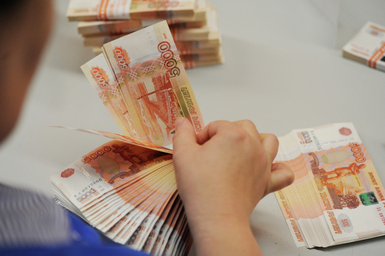 «Обвиняемый Гафуров является достаточно обеспеченным человеком. Только при обыске у него обнаружено и изъято свыше 12 миллионов рублей в валюте и в рублях»