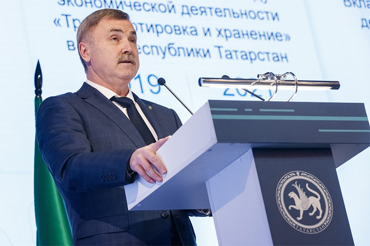 По словам Ханифова, отрасль в минувшем году «в целом показала устойчивую работу». За прошлый год на дорожном строительстве в Татарстане подрядчики освоили 102,2 млрд рублей. Это в два раза больше 2020 года