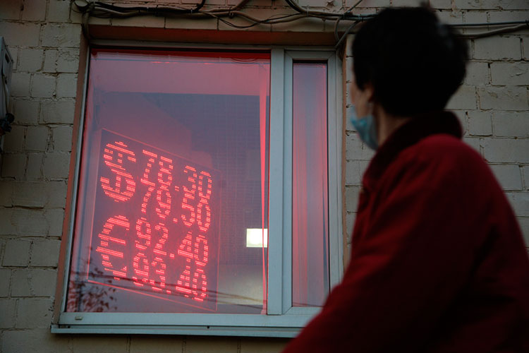 «В оптимистическом сценарии прубль может в ближайшие месяцы вернуться и до уровня 70 рублей за доллар»