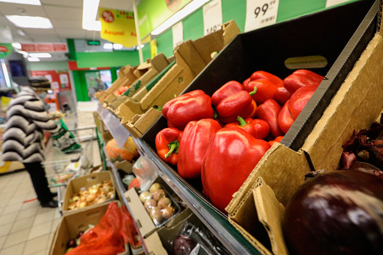В завершении своего доклада Залаков отдельно доложил о ситуации с ценами на продукты питания, которые, как известно, в 2021 году стремительно росли. Особенно «отличились» цены на овощи и картофель