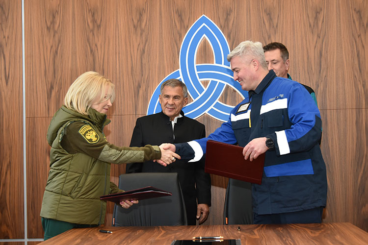Росприроднадзор и НКНХ подписали соглашение о сотрудничестве, подразумевающее внедрение на предприятии природоохранных решений на 6 млрд рублей