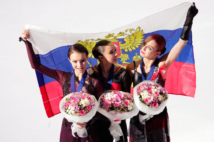 На фото слева направо: Анна Щербакова, Камила Валиева, Александра Трусова