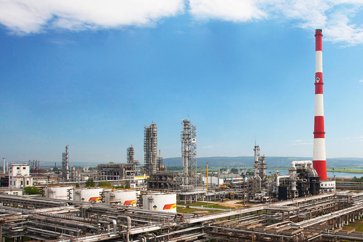 «Роснефть» договорилась поставлять 100 млн т нефти в Китай через Казахстан в течение десяти лет, сырье планируют перерабатываться на заводах на северо-западе КНР