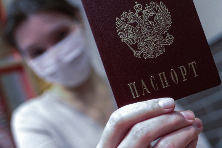 Татарстан стал пилотным регионом по внедрению цифровых паспортов. Предполагается, что электронные паспорта граждане смогут получать уже в конце 2022 года