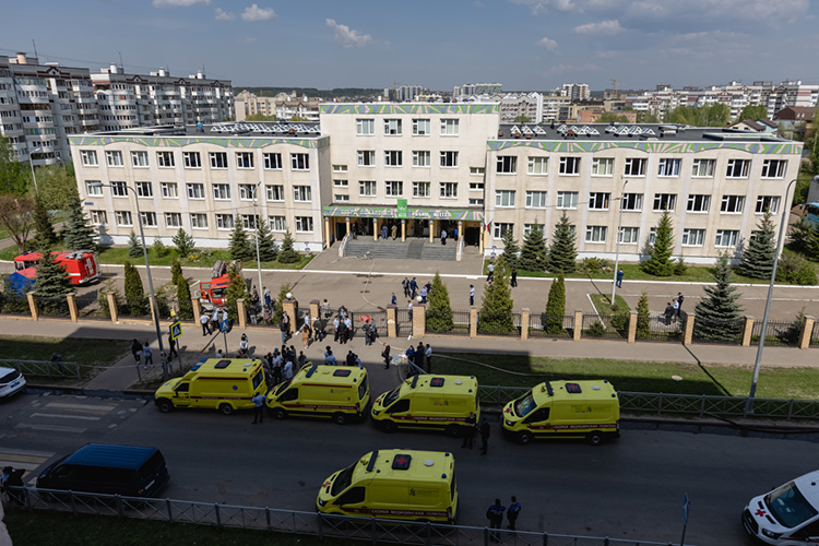 Ряд проблем отчетливо высветила трагедия в казанской гимназии № 175, где 11 мая Ильназ Галявиев застрелил 9 человек, в том числе семь учеников