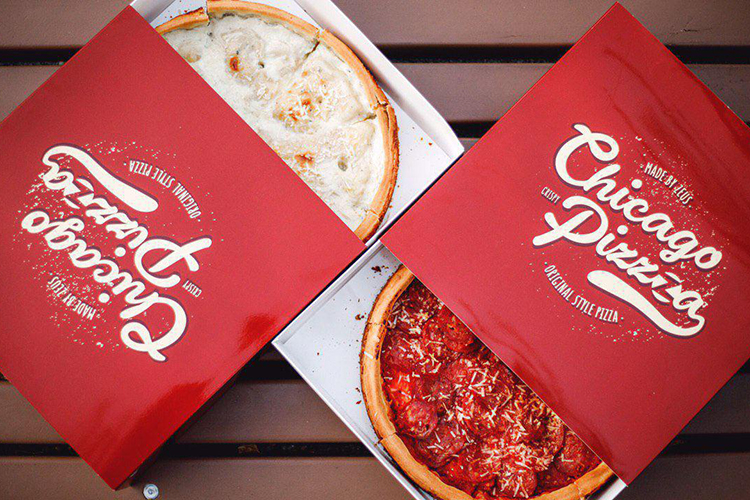 «Когда  впервые попробовали «Чикаго пиццу» в США, то  попытались попасть на кухню, посмотреть, как все устроено изнутри. В этом плане в Европе и в Америке проще относятся к тому, чтобы пустить человека на кухню»
