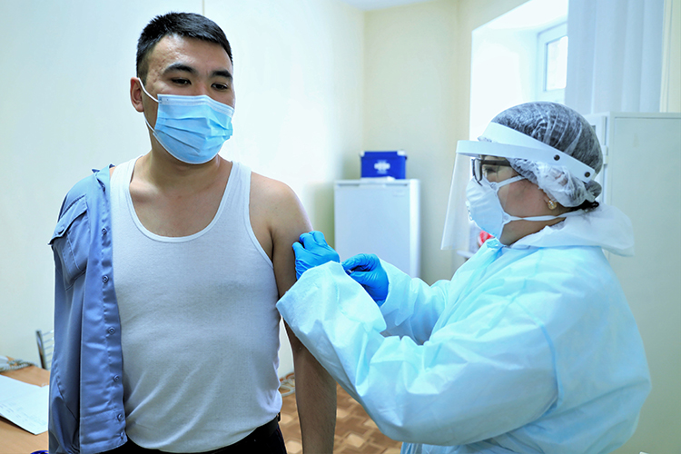 «На сегодняшний день порядка 9 миллионов человек в Казахстане получили первую прививку, полностью вакцинировались 8,5 миллионов казахстанцев, это примерно 47% населения республики»