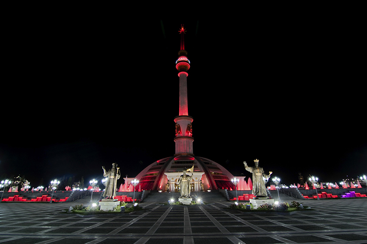 Туркмения считается одной из самых информационно закрытых стран, так также присутствует культ личности президента, который носит неофициальные титулы «Лидер нации» и «Аркадаг» («покровитель»)