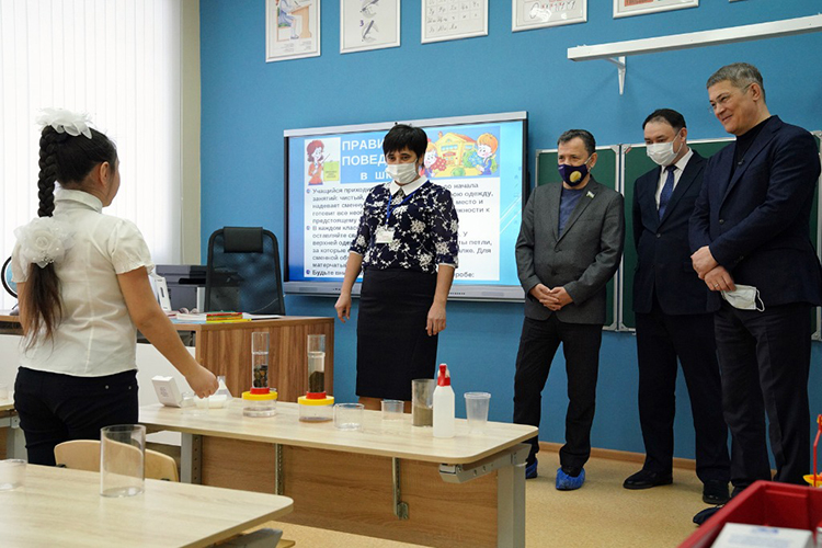 При Мавлиеве в Нефтекамске открылась полилингвальная школа многопрофильная школа-интернат «Белем» (тат. — «знание») с углубленным изучением татарского языка