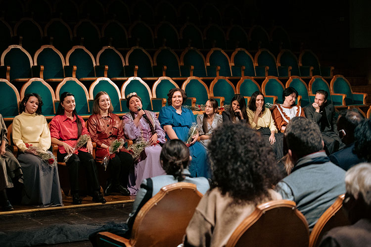 Татарский театр все-таки во многом отличается от других театров тем, что публика принимает очень активное участие и в жизни, и даже в репертуарной политике