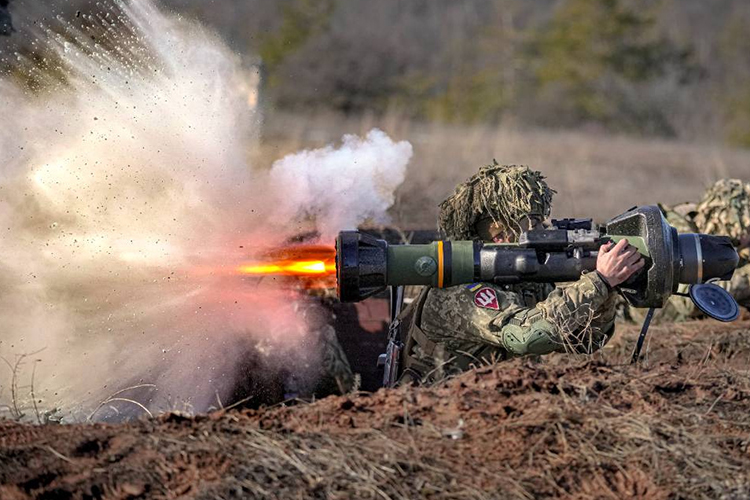 «Противник пытается развязать боевые действия»: Вооруженные силы Украины обстреляли ЛНР и ДНР из минометов