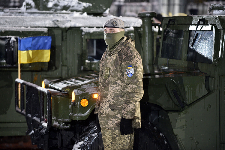 Украинцы Стоят На Коленях Перед Американцами Фото
