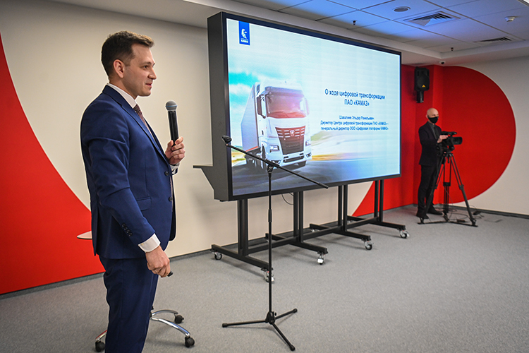 Директор Центра цифровой трансформации ПАО «КАМАЗ» Эльдар Шавалиев нарисовал, какими будут автомобили будущего