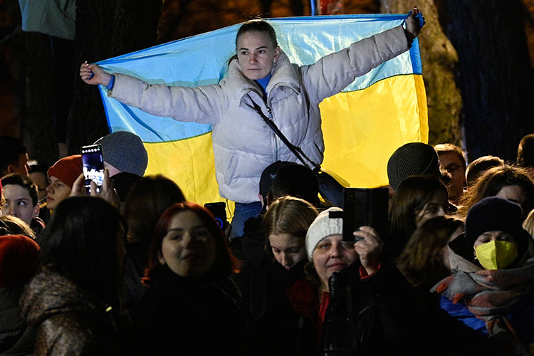 «Сейчас в Украине 20 процентов антироссийского населения, 20 — пророссийского населения. Остальные 60 процентов пойдут за теми, у кого твердая власть. То есть примут сторону сильного»