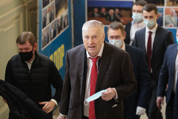 «Как-то вот так» пишет, что состояние у Жириновского крайне тяжелое: тест на коронавирус уже отрицательный, но у него анемия и требуется переливание крови