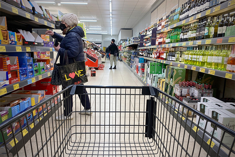 «С потребительским сектором в Штатах начали бороться отчаянно в IV квартале 2021 года. Рост цен на еду и на товары народного потребления был 30–40 процентов, он упал к Новому году по сравнению с декабрем 2020-го примерно до 15–20 процентов»