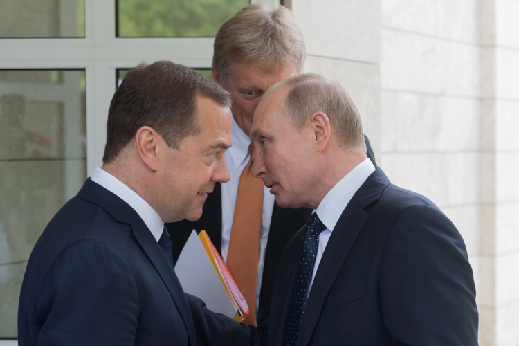«Медведев остается членом «Политбюро 2.0», одним из ближайших доверенных соратников Путина. Медведев — это человек, которому он доверяет безусловно»